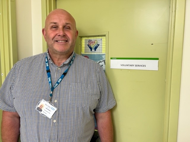 Chris, WVT’s Bereavement Officer, praises a volunteer who provided some much needed comfort and support to a patient’s relative during a really difficult time. Volunteers are quietly present; and offer the gift of a listening ear and a cup of tea.