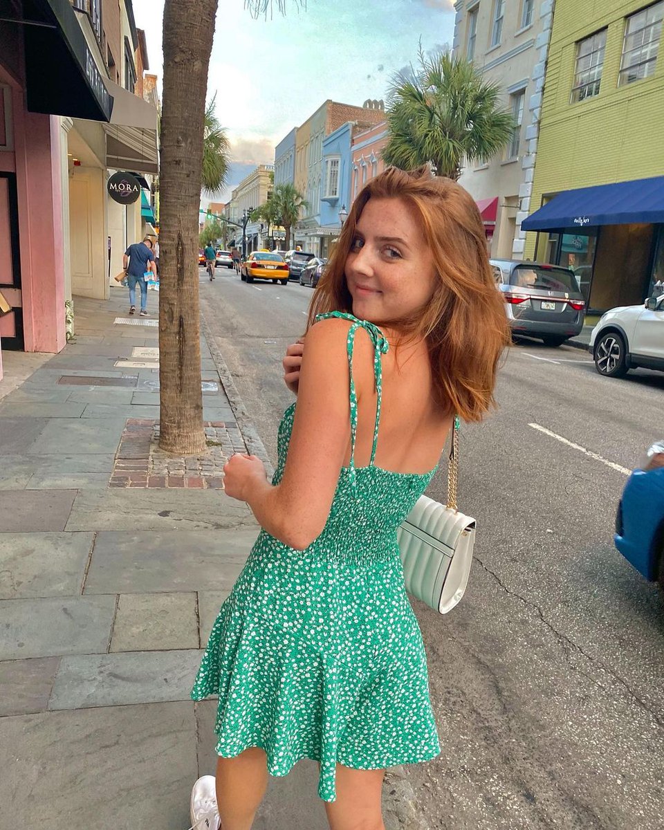 supercarblondie's tweet image. This woman commutes to and from work by PLANE because it’s cheaper than renting 

#workcommute #flying #work #Committed