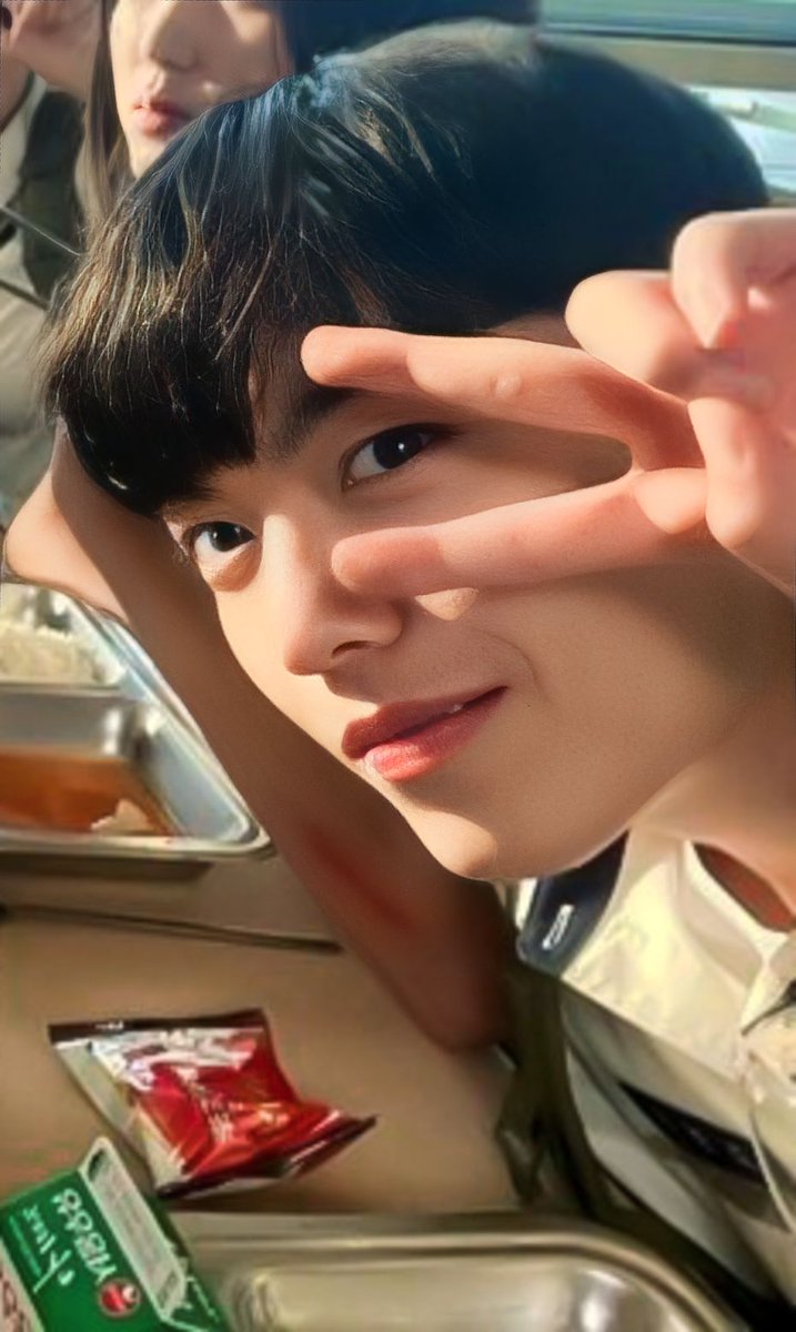 Comel_417's tweet photo. [Part 2] Ji-Minhyuk with his cute peaceful finger style~~✌🏻

When wearing a school uniform in a drama series: [ 방과 후 전쟁활동 ]
.
.
Some of the photos are on Instagram.
#지민혁 #jiminhyuk #iokcompany #drakor #dutyafterschool #youngshin #kdrama https://t.co/LlBbxlmdYC