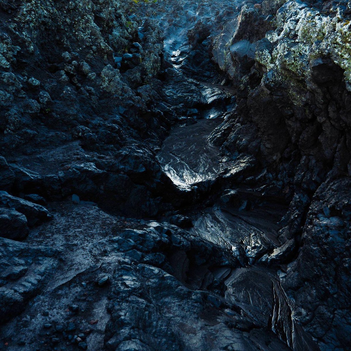 NFT_Cossio's tweet photo. GM friends 
Textures form the Rukapillam Volcano in Chile (Villarica) Also means house of spirits in Mapudungún (ruka, house, pillan, spirits). https://t.co/DtwOsGqkzV