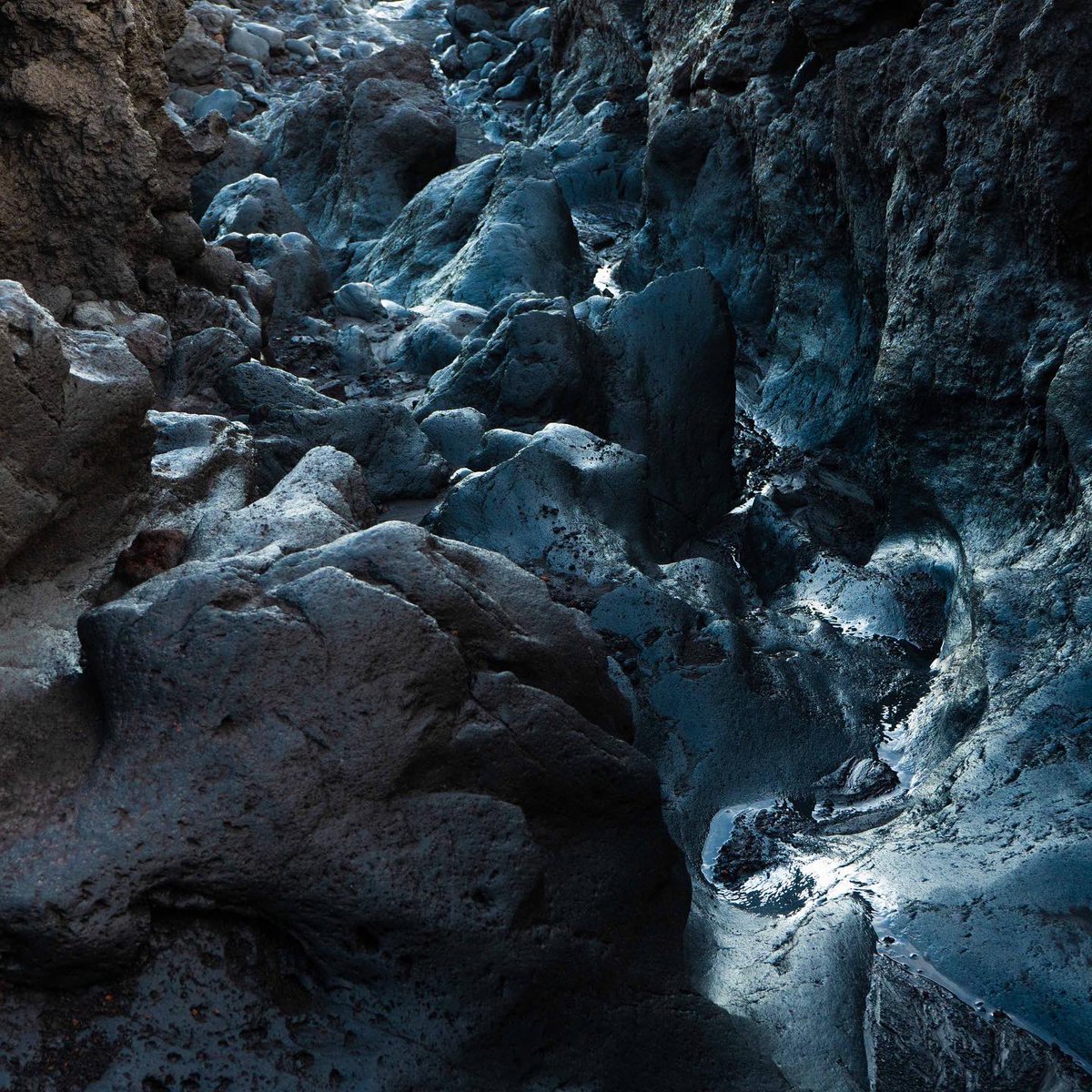 NFT_Cossio's tweet photo. GM friends 
Textures form the Rukapillam Volcano in Chile (Villarica) Also means house of spirits in Mapudungún (ruka, house, pillan, spirits). https://t.co/DtwOsGqkzV