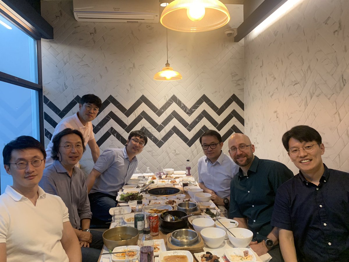 WooseokYang1's tweet photo. Had fun time with @TilleyLab and @NergyCare in Suwon! We discussed a lot about science, history, geography, and a lot fun things! 😄 Thanks guys for coming and enjoy the rest!! https://t.co/Dtn6xQMzoZ