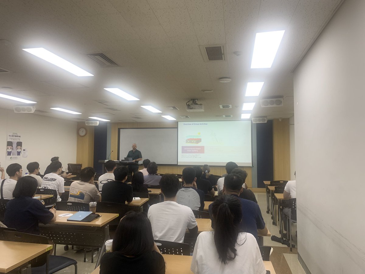 WooseokYang1's tweet photo. Had fun time with @TilleyLab and @NergyCare in Suwon! We discussed a lot about science, history, geography, and a lot fun things! 😄 Thanks guys for coming and enjoy the rest!! https://t.co/Dtn6xQMzoZ