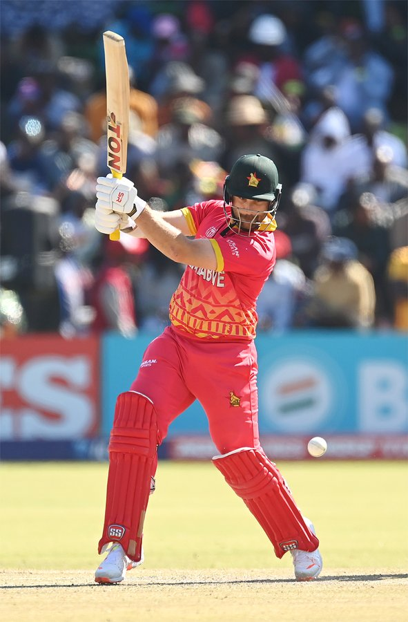 ZTNPrime's tweet photo. #CWC | UPDATE: After 35.1 overs Zimbabwe are 177/6 ZIM require 58 runs with 89 balls remaining.
Masakadza walks (5 from 18 balls)
Ryan Burl *66 Ngarava 0*
#GetThePicture #Zimbabwe #ZIMvSCO #FillUpQueensSportsClub #Williams #Raza #Ngarava #Chatara #India https://t.co/k54eVMi8DE