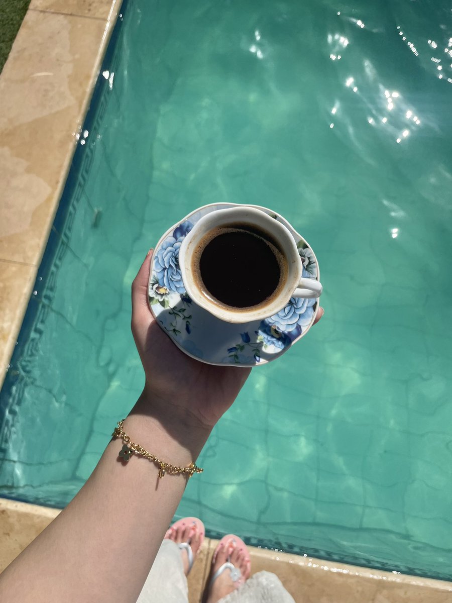 asmaimu's tweet photo. "وجهٍ ليا شفته تجيني مسرّه" ♥️ https://t.co/7AQ5ZTU4xS