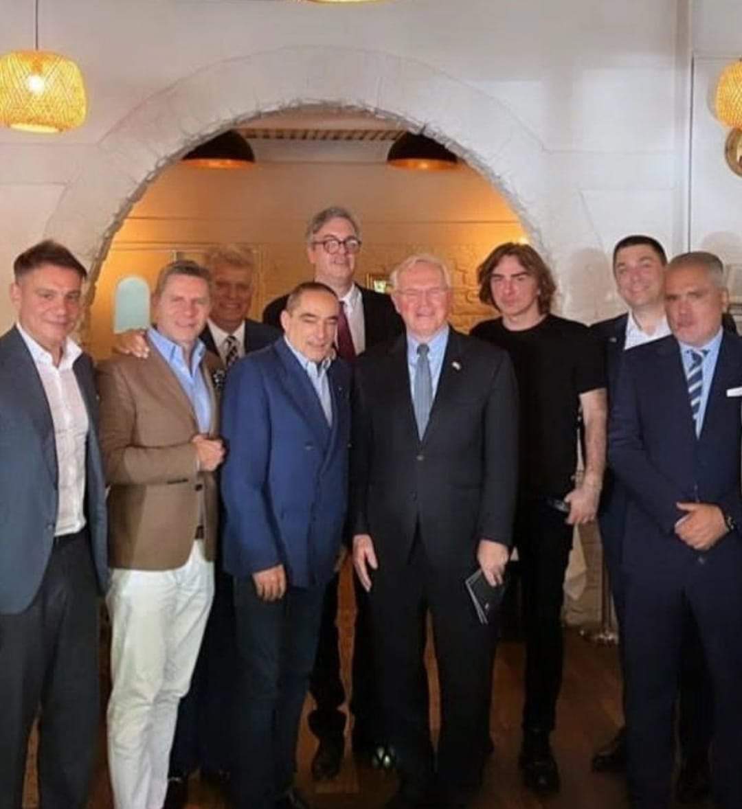 DrTrifkovic's tweet photo. #LeaveTheAmericanSector
#Serbia #USAinfluence https://t.co/pylNX23Dew