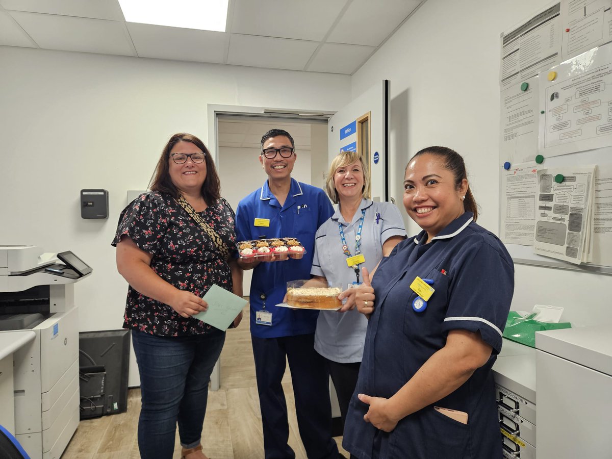 Lizhalehatty's tweet photo. A HUGE THANK YOU, to our wonderful SDEC team @enherts , for all the marvellous hard work and support you haven give me & to each other ! Celebrating the NHS and dedication of ALL staff ππ©΅π #thankyouweek #cakeiteasy #NHS75 π©΅ππ©΅ @weezamae https://t.co/SqaZEbIEV4