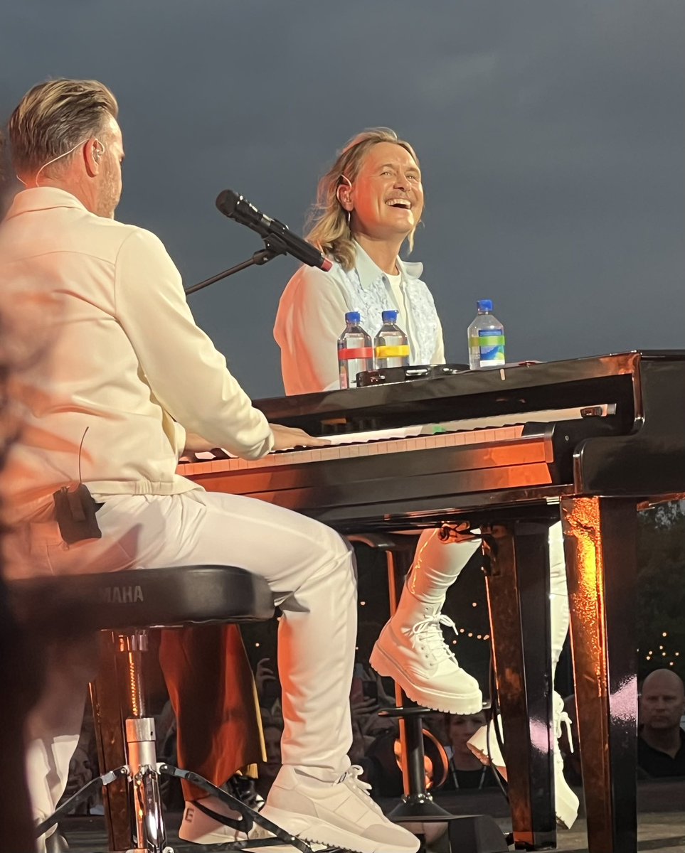 JuneStiles's tweet photo. @GaryBarlow @BSTHydePark Some of my favourites ! What an amazing show ❤️ https://t.co/DyGLQ3d6ZA