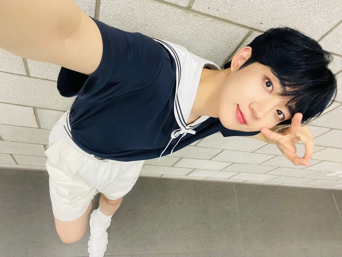 TPST_twt's tweet photo. [#형섭] 오늘은 마린보이🐬🐳🏝️🛳️ https://t.co/CuiJZo2KUE
