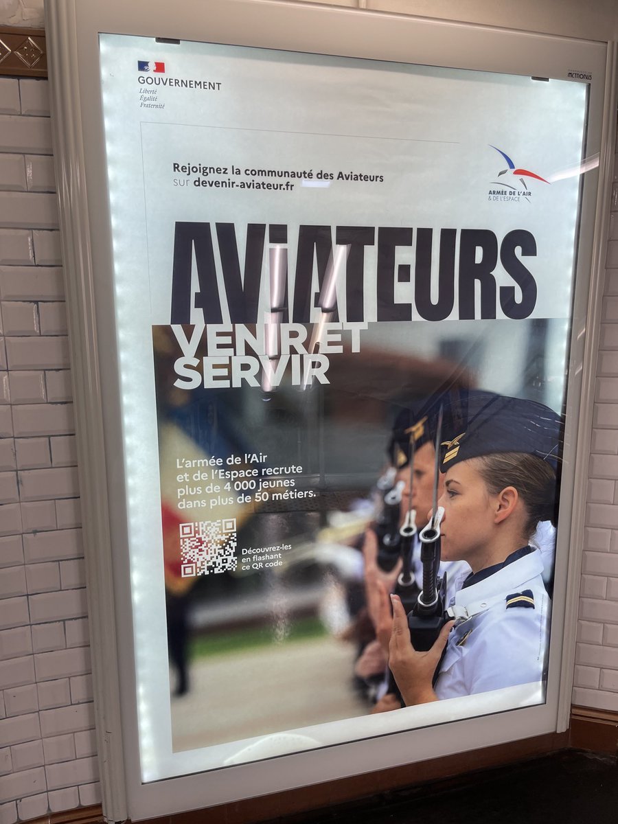 C’est aviateurs ou armée de terre ?
Je sais pas mais si le métier m’intéresse je chercherai une photo d’avion de réacteur de poste de pilotage…
Bref le service de communication est un peu à la masse non ?