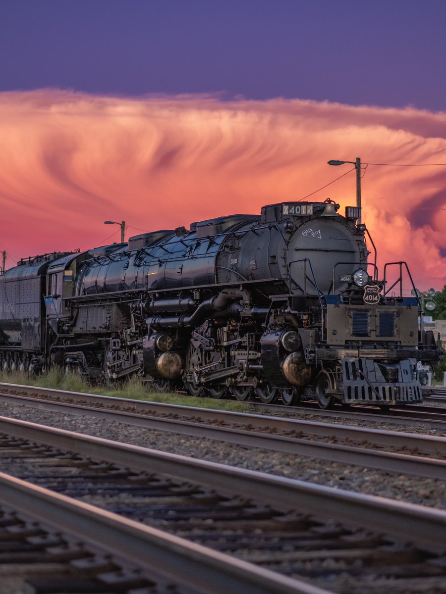 Rods down for the night in Sidney, Nebraska as a storm builds in the distance. 

#bigboy