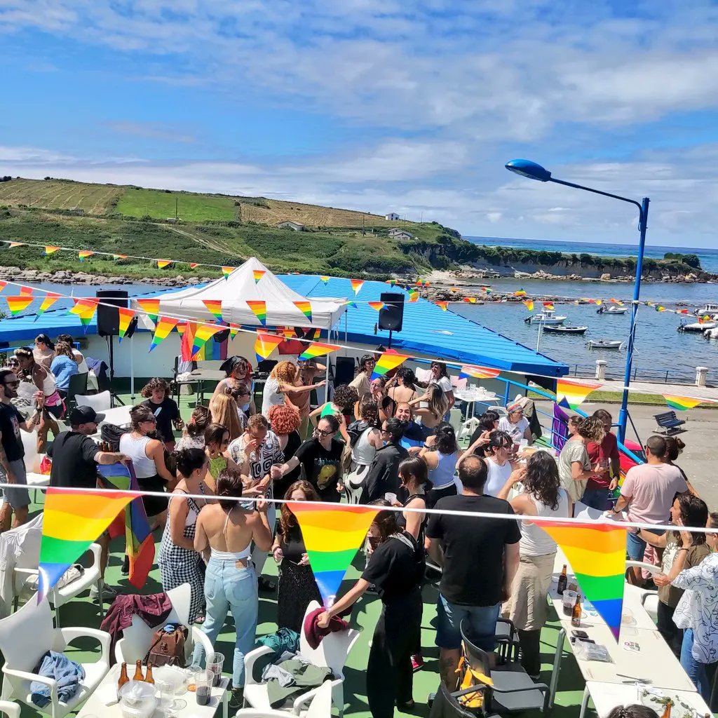 _CNSV_'s tweet photo. 🤗 Pila gracias a todas las personas que os pasasteis este domingo por el Ambigú! Que colaborasteis de una forma u otra con esta jornaa d'#Argullu2023 celebrando y reivindicando nuestra diversidad 

🌈🌊 Y este sábado nos volvemos a ver a las 18h, en la manifestación en Numancia! https://t.co/lPjV8ExxUL