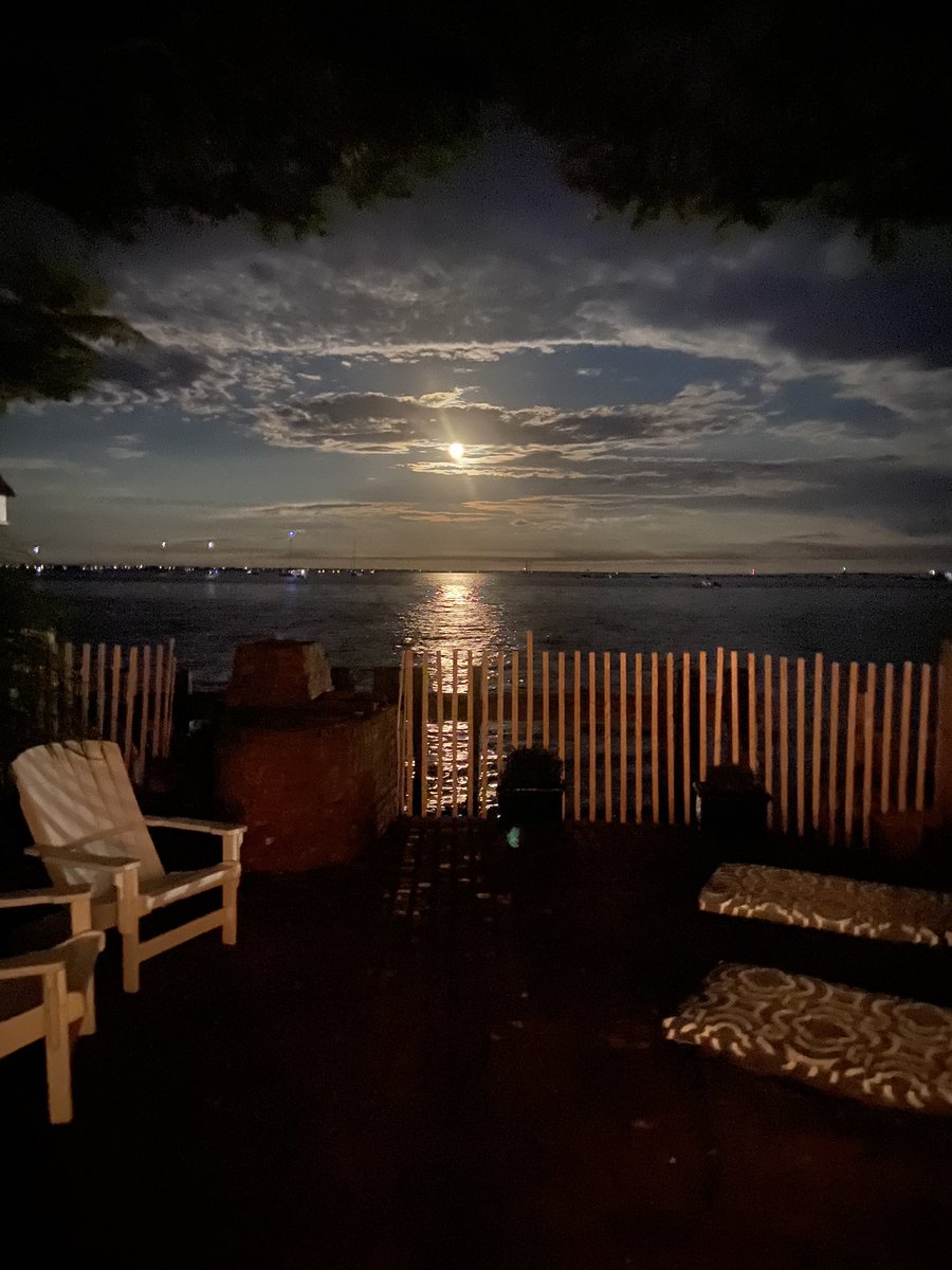 jonhubanks's tweet image. Sitting by the bay on a moonlit night and watching boats break through the morning fog is what I call a good day on the Cape. #CapeCod #CapeCodBay #CapeCodLiving