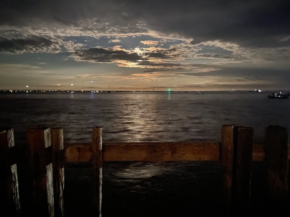 jonhubanks's tweet image. Sitting by the bay on a moonlit night and watching boats break through the morning fog is what I call a good day on the Cape. #CapeCod #CapeCodBay #CapeCodLiving