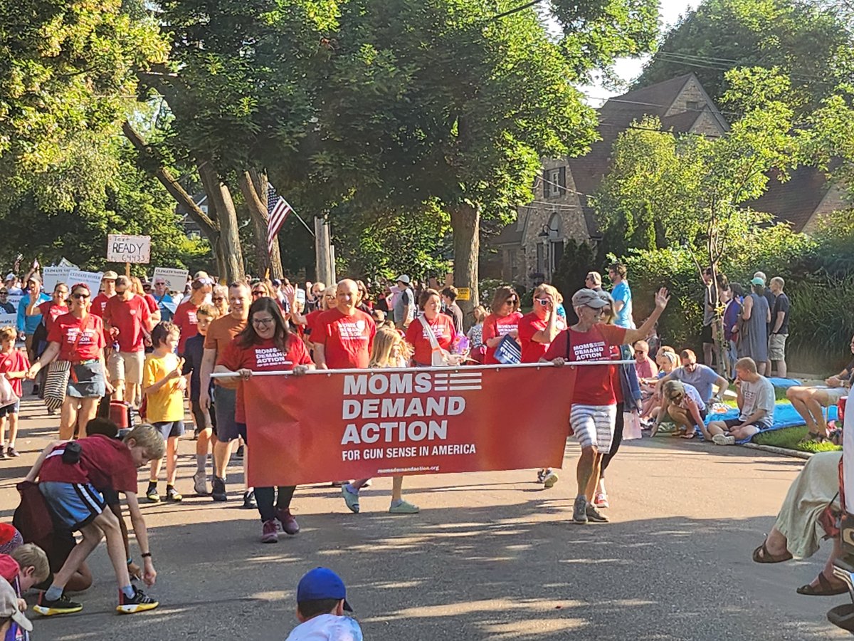 Grand Rapids #MOMSareEVERYWHERE celebrating the 4th of July today! Started our morning off early with Hollyhock Parade in Ottawa Hills.

#ENOUGH #BigMomEnergy #MomsDemandAction