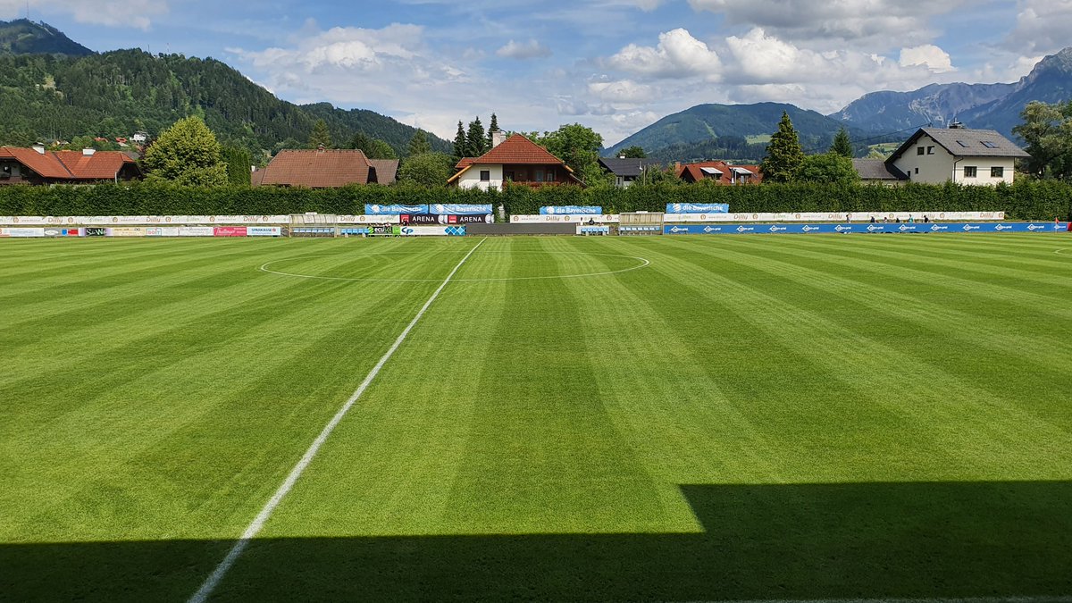 LASK_Official's tweet photo. Top-Kulisse für den heutigen Test gegen den @TSV1860! Um 17 Uhr geht’s los, die Kollegen aus München streamen live: https://t.co/2kQ39BL47R
 ______________________________
🔵⚪ TSV 0-0 ASK ⚫⚪  
#TSVASK #Testspiel https://t.co/JMl8rWzIw7