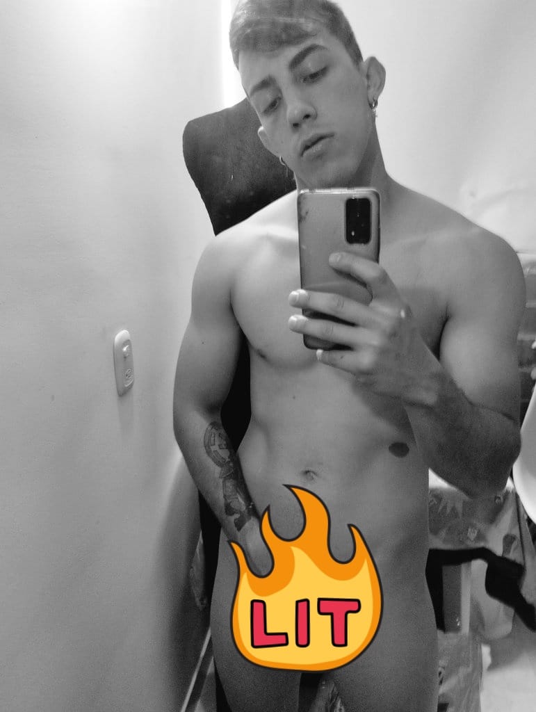 vaquerocurioso's tweet photo. @CameronFosterXO @CanadianGayXXX Hi 😈 https://t.co/C5lvEnj79t