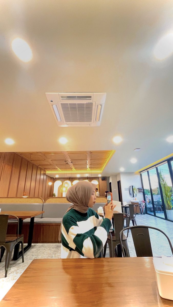 temanbarumu's tweet photo. Yang aku foto Vs Yang kamu foto 🌅 https://t.co/5R6MBkCodT