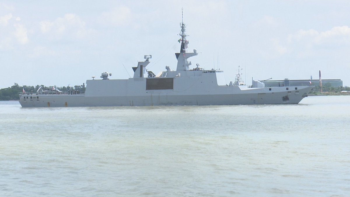 WarshipCam's tweet photo. French Navy La Fayette-class frigate FS Surcouf (F711) coming into Chattogram, Bangladesh - July 2, 2023 #fssurcouf #f711
SRC: TW-@demhadeshi https://t.co/AZbME53tj5
