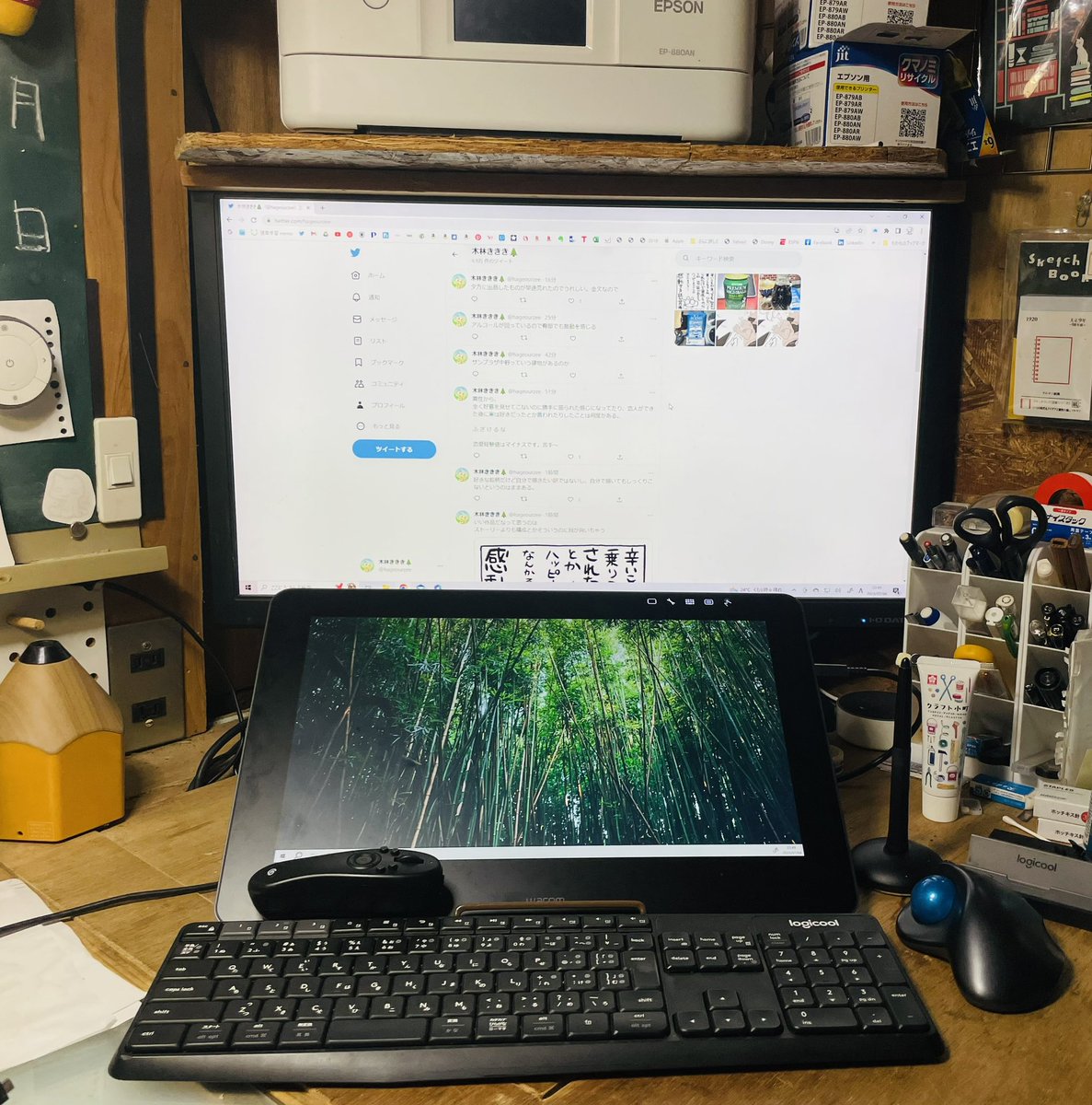 現在のパソコン周りはこんな感じ。
液タブを12インチから16インチにサイズアップした https://t.co/wOYglqhgNv