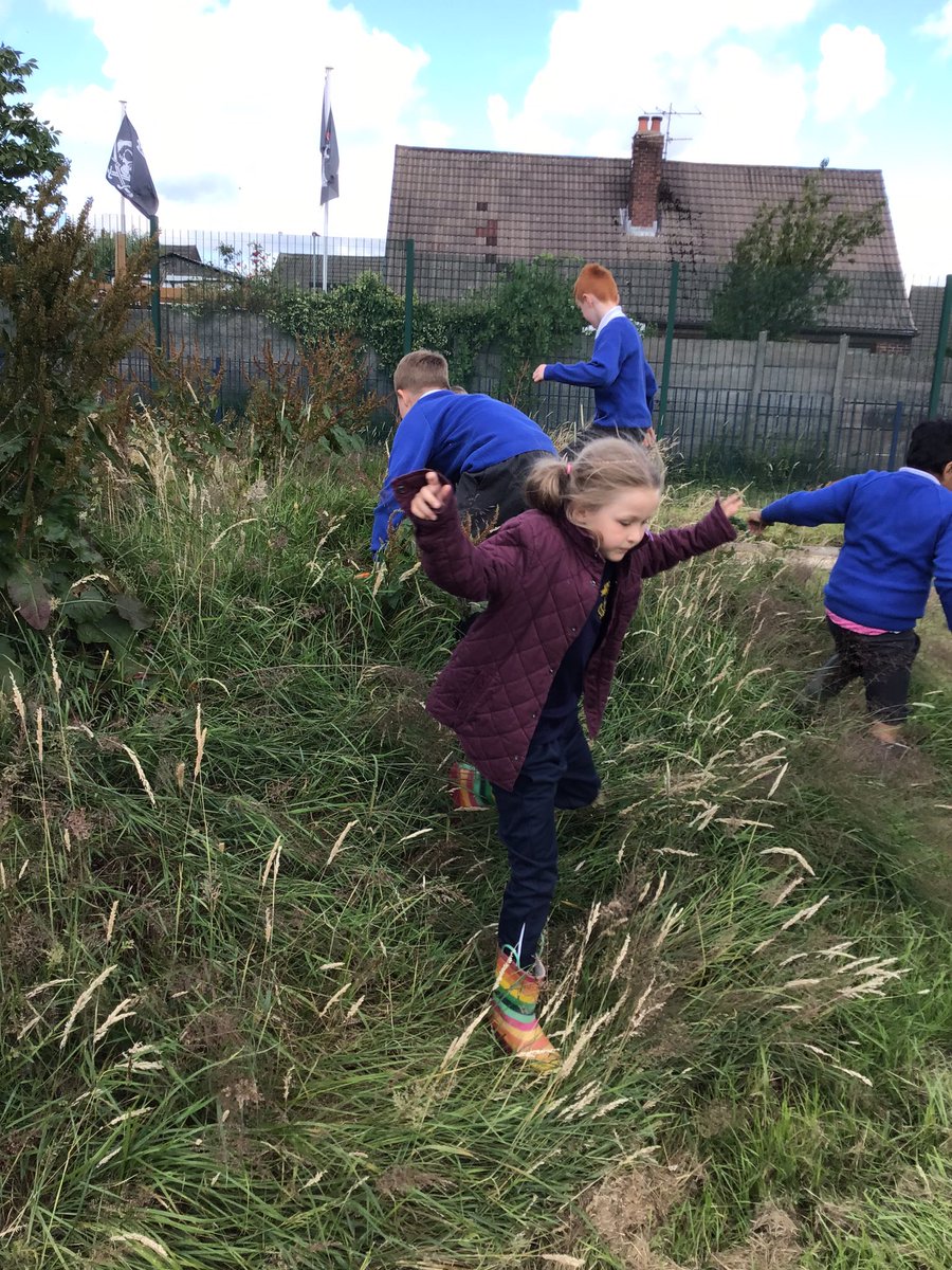 stmariesyear2's tweet photo. It’s Fieldwork Fortnight! Year one and two have been investigating if our school grounds are a good environment for wildlife to live and grow… https://t.co/5IvsuIYSv4