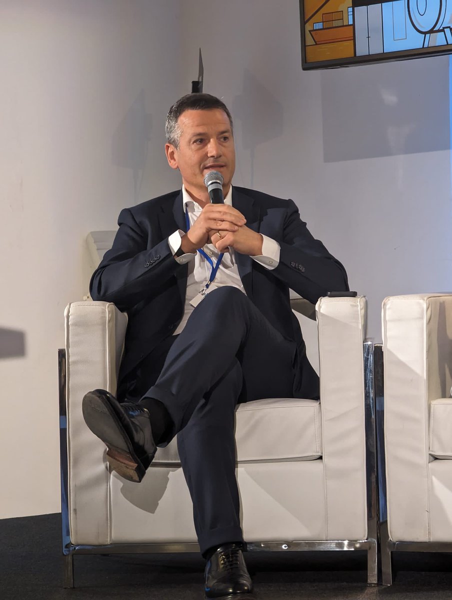 GruppoHera's tweet photo. All'evento Italian Hydrogen Summit di #H2IT è intervenuto anche l'AD #GruppoHera Orazio Iacono, presentando due progetti innovativi della multiutility: #IdrogeMO a #Modena per la produzione di #idrogeno #green e l'impianto #powertogas #SynBioS a #Bologna https://t.co/vmcFych8dB