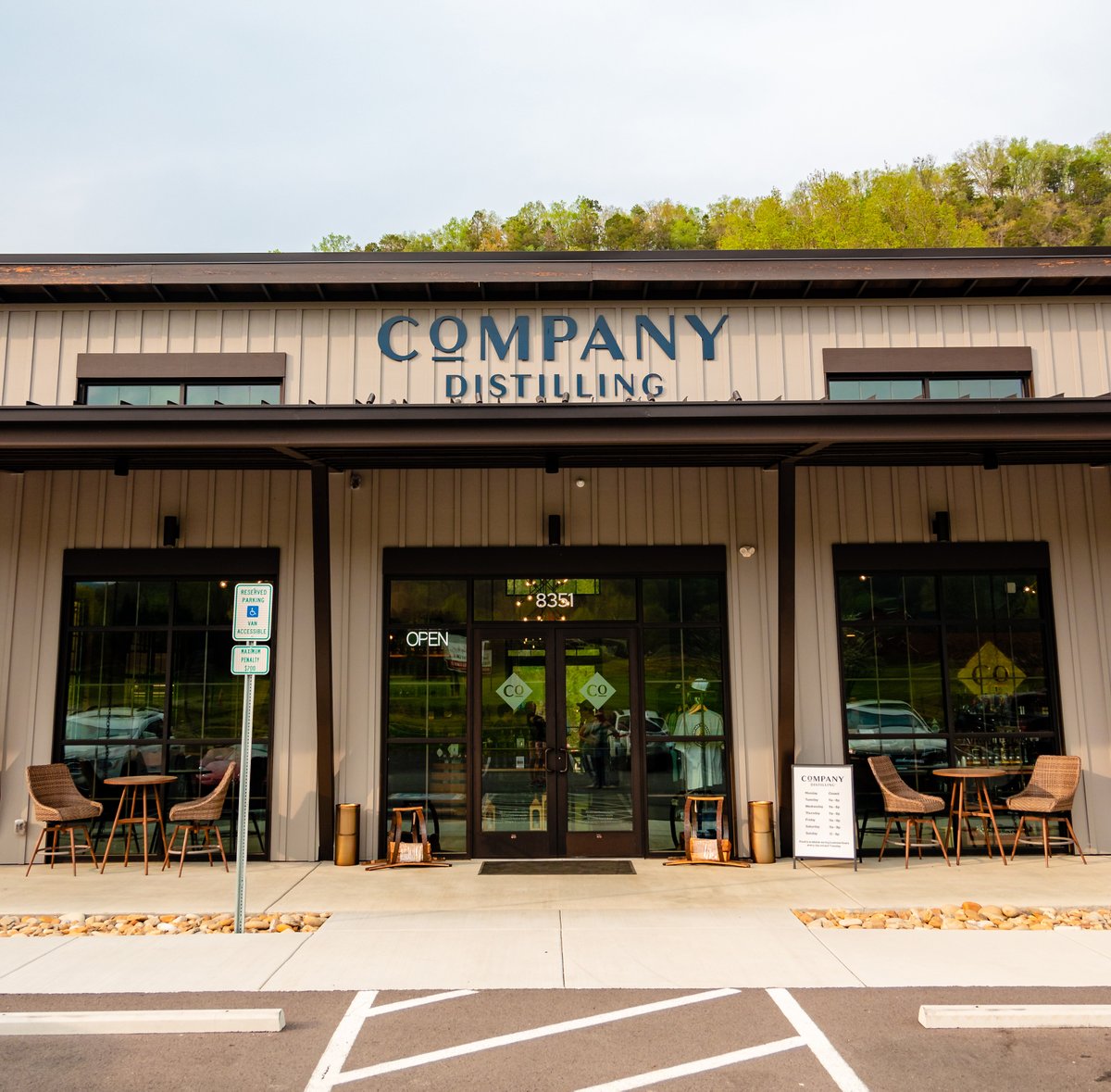 Happy Independence Day to our best of company! Wherever you're celebrating, we hope you have a safe and happy 4th! 🇺🇸

#GatherAround with us from 11:00 am - 8:00 pm ET in Townsend, TN today.

📸 Jon Mattrisch