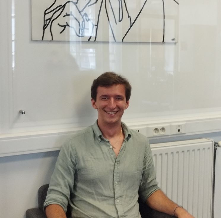 [#Témoignage] "Le <a href="/CtrMichelSerres/">Centre Michel Serres</a> est un endroit intéressant car c’est un lieu où il est possible d’être libre, tout en côtoyant une forme d’excellence académique." nous confie Simon FOUCHERAULT, qui a intégré le MIES P3 au CMS après des études scientifiques aux <a href="/ArtsetMetiers_/">Arts et Métiers - ENSAM</a>.