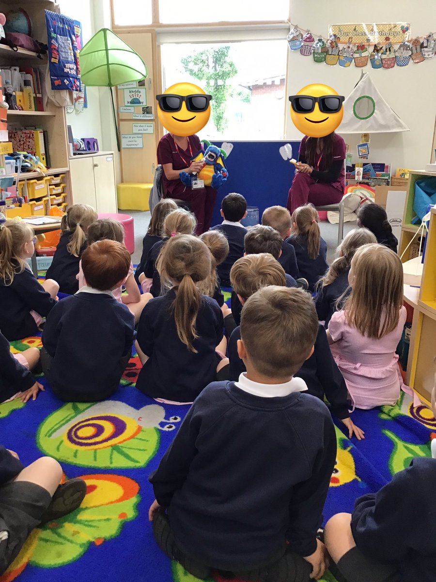 SPMVMrsPrice's tweet photo. 🦷 🪥TOOTHBRUSH TALK🪥🦷 We had Malvern Hills Dental into school today to show us how to brush our teeth properly.  We played a game about food for happy teeth &amp; even pretended to be a dentist by putting on gloves and brushing Deano’s teeth! #MalvernHillsDentist #MalvernVale https://t.co/p65rQMBkqP