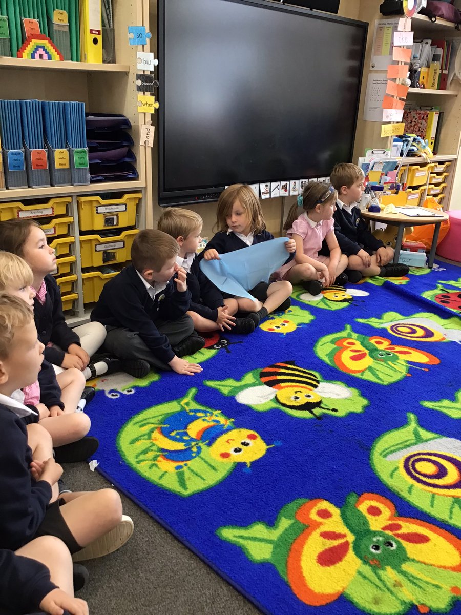 SPMVMrsPrice's tweet photo. 🦷 🪥TOOTHBRUSH TALK🪥🦷 We had Malvern Hills Dental into school today to show us how to brush our teeth properly.  We played a game about food for happy teeth &amp; even pretended to be a dentist by putting on gloves and brushing Deano’s teeth! #MalvernHillsDentist #MalvernVale https://t.co/p65rQMBkqP