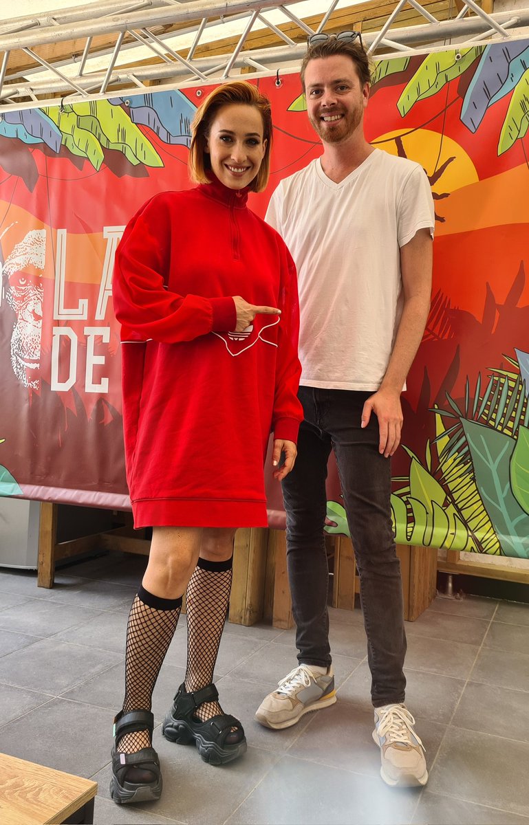 Lucasbackstage's tweet photo. Les festivals, son mariage, son succès... @Suzanemusique se confie sur Hit West ce mardi à 18h30 dans les coulisses de @LaNuitdelErdre sur @radio_hitwest
📻 Merci de te fidélité Suzane !
#suzane #cameo #hitwest https://t.co/HVOJeYXN4e