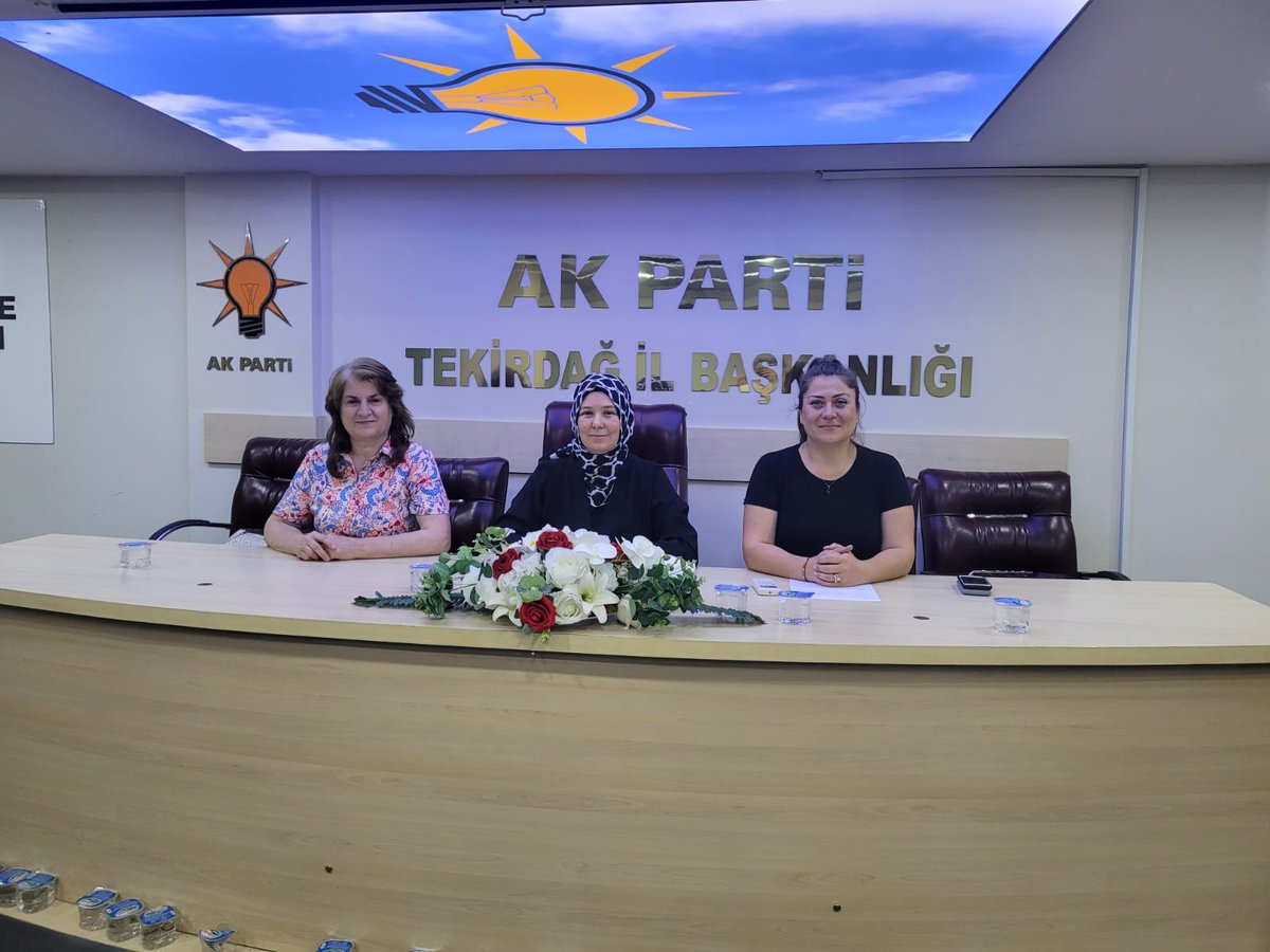 akkadintekirdag's tweet photo. İl Kadın Kolları Başkanımız @nihalerdogan19 Başkanlığında haftalık olağan İl Yönetim Kurulu toplantımızı gerçekleştirdik..
@AKKADINGM
@aysekesir
@av_aligumus #Akkadintekirdag  #NihalErdoğanKöşdere https://t.co/EMorgGcxuc