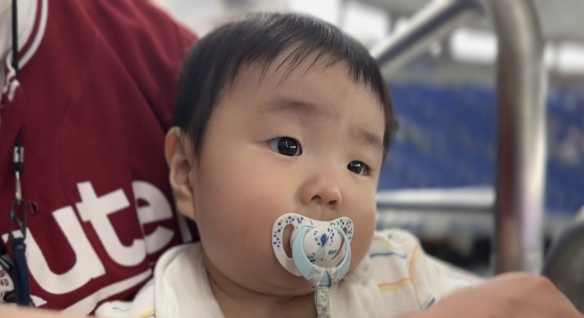 mamio_69's tweet photo. 孫と野球見に行ってきました。かわいい。 https://t.co/ChdvbVIBuu