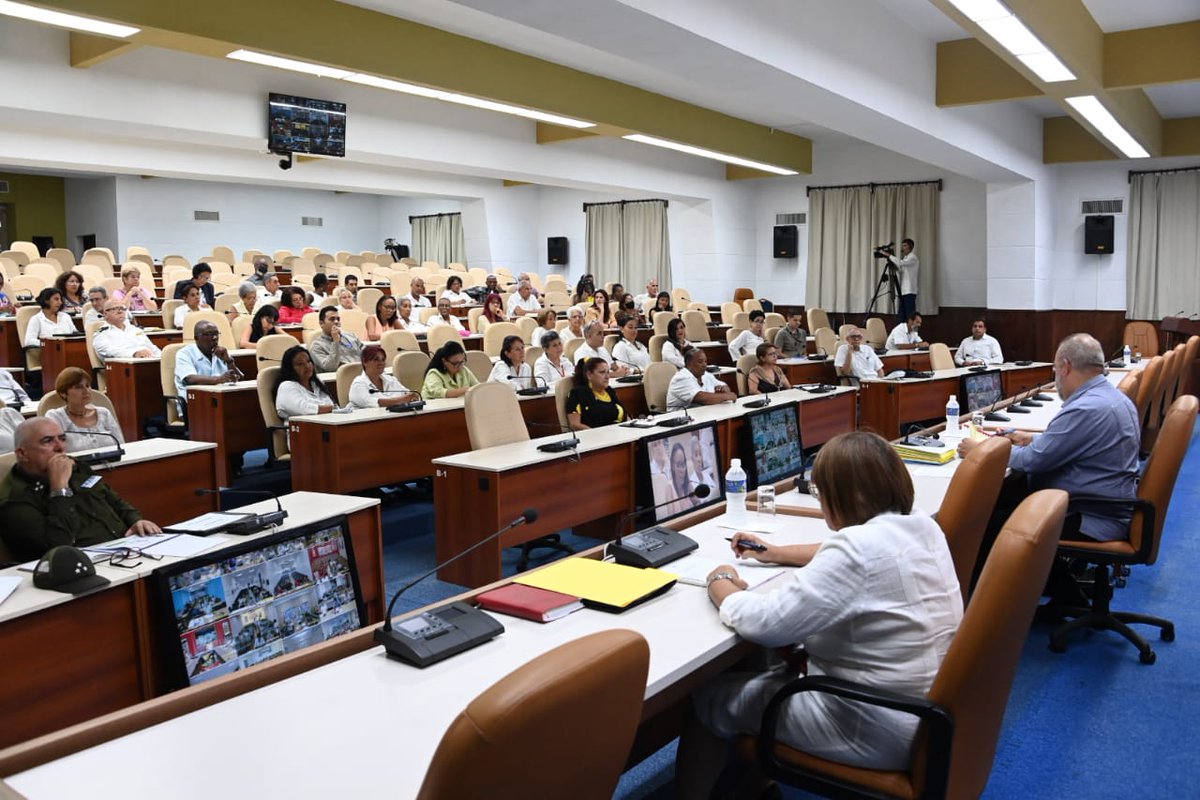 ✨| La atención a la población y a los planteamientos de los electores constituye una prioridad del Gobierno🇨🇺.

AHORA| sesiona la reunión de trabajo anual de este departamento del Palacio de la Revolución, presidida por el Primer Ministro, <a href="/MMarreroCruz/">Manuel Marrero Cruz</a>.