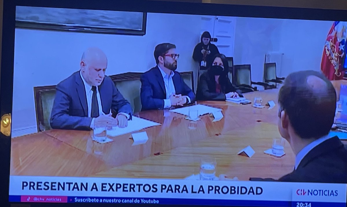 Jorge_Gomez62's tweet photo. Nos roban descaradamente,,,y los mismos que nos roban crean una comisión para investigar a los que roban que son los mismos que crean la comisión anti robo !!! La Izquierda no tiene limites !!! https://t.co/aFG8v7v3gT