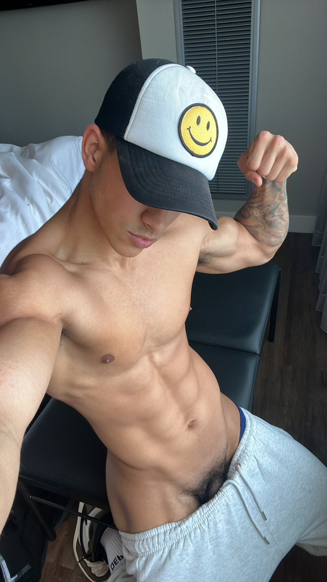 alphasepanta's tweet photo. Worship me. https://t.co/hAX2ahCJlN