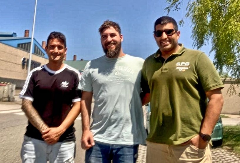 FIUSO_Asturias's tweet photo. #USOIndustria Asturias no cesa el crecimiento de la familia de #industria con 3 nuevos delegados y mayoría en el comité de #IDESA @PabloDalmeda les ha acompañado en las elecciones y ya tenemos foto con dos de los nuevos compañerxs #Bienvenidos #nuevostiempos #lideramos #sumamos https://t.co/RI4ZMpPEOP