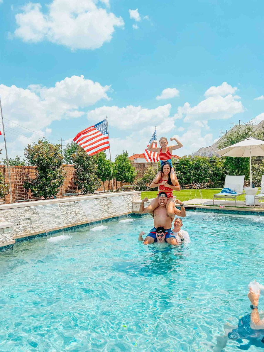 johnalcala's tweet photo. Friends, fun and freedom! Happy 4th of July! https://t.co/cHfK3msWwt
