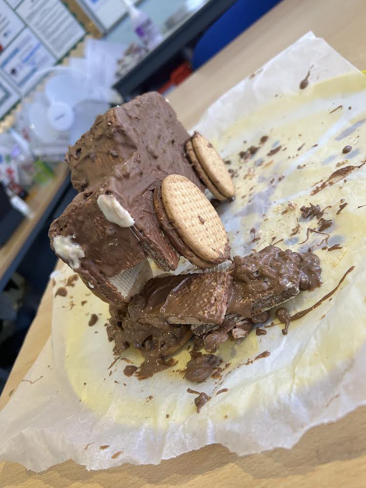 Our staff and pupils had lots of fun today creating chocolate sculptures, all our pupils loved this and picked some amazing ideas to create! Here’s our star piece for the day…#chocolatesculpture #art #creativetuesdays <a href="/kirstyannepugh/">kirsty-anne pugh</a> <a href="/Kirsty_Ella1/">KirstyS</a> <a href="/TheAltSch/">TAS Group</a>