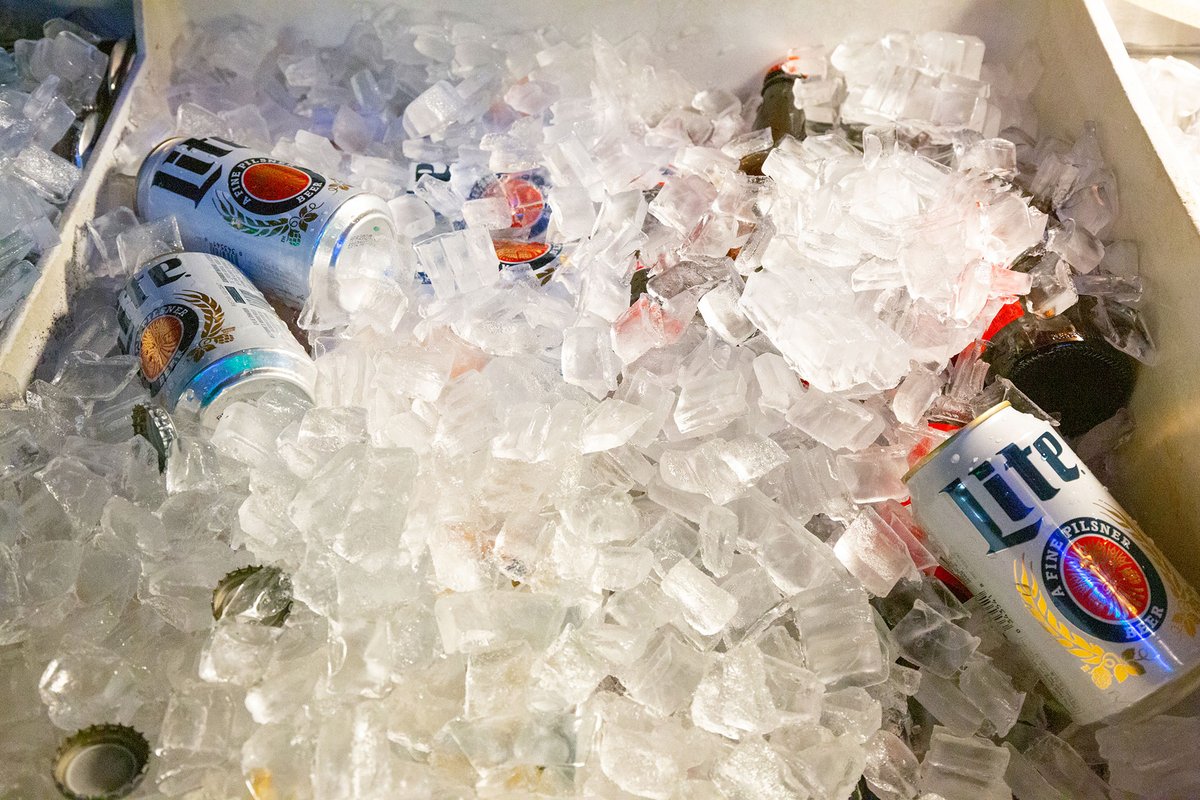 ONeilsonWells's tweet photo. Making Tuesday a whole lot better  👉 $5 Miller Lite/High Life &amp; $25 Buckets of Domestics all day! 👈 https://t.co/b3lfoGRpGp