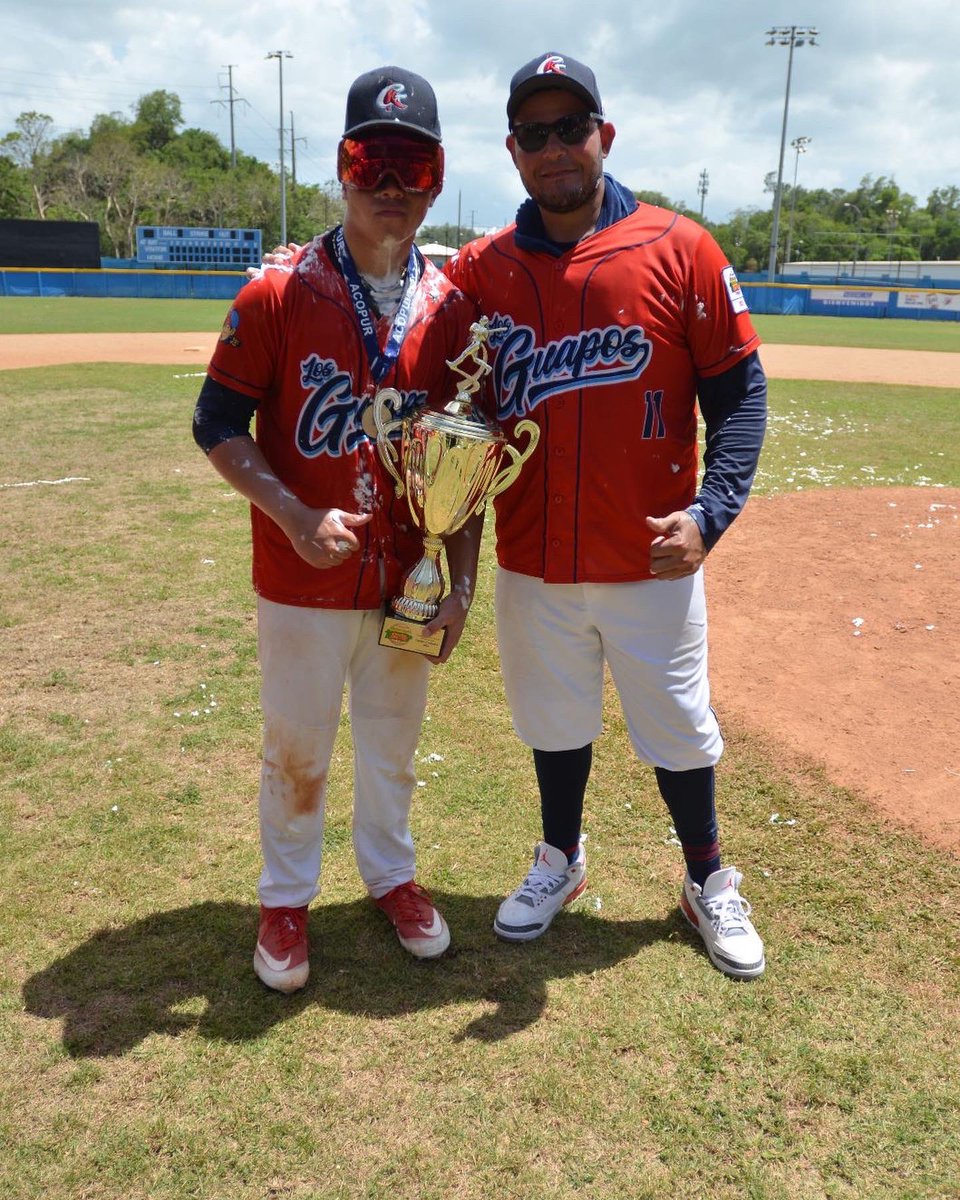 Los guapos 15/16 <a href="/LosGuaposPR/">Los Guapos de Kuilan</a> Campeones invictos de Puerto Rico ! Proximo la mundial en RD! aqui con mi hijo yanuell (class26) te amo hijo buen trabajo!