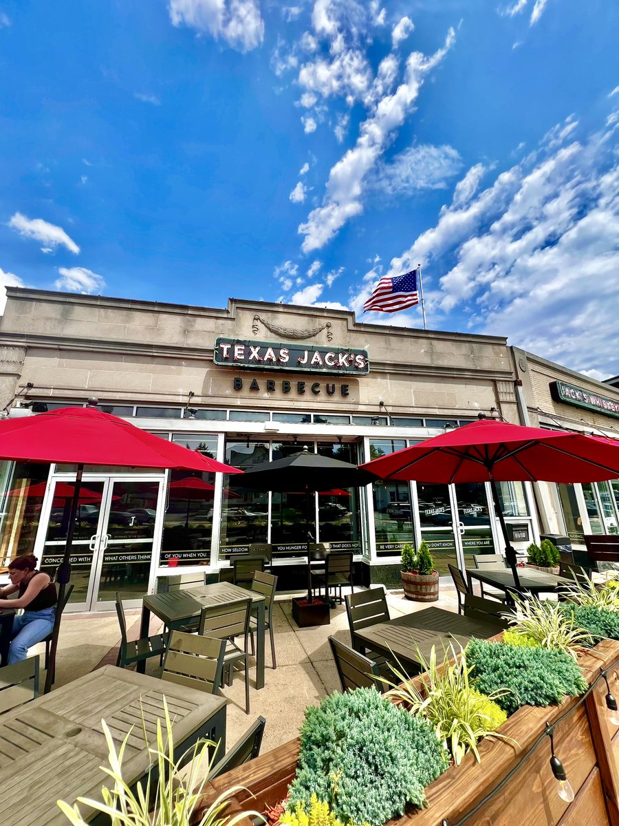 txjacksbarbecue's tweet photo. Happy 4th of July 🇺🇸🇺🇸🇺🇸 We’re open today for dine-in and takeout! Come get your barbecue fix for America’s birthday 🤟🏼 https://t.co/YIGO8BiFdR