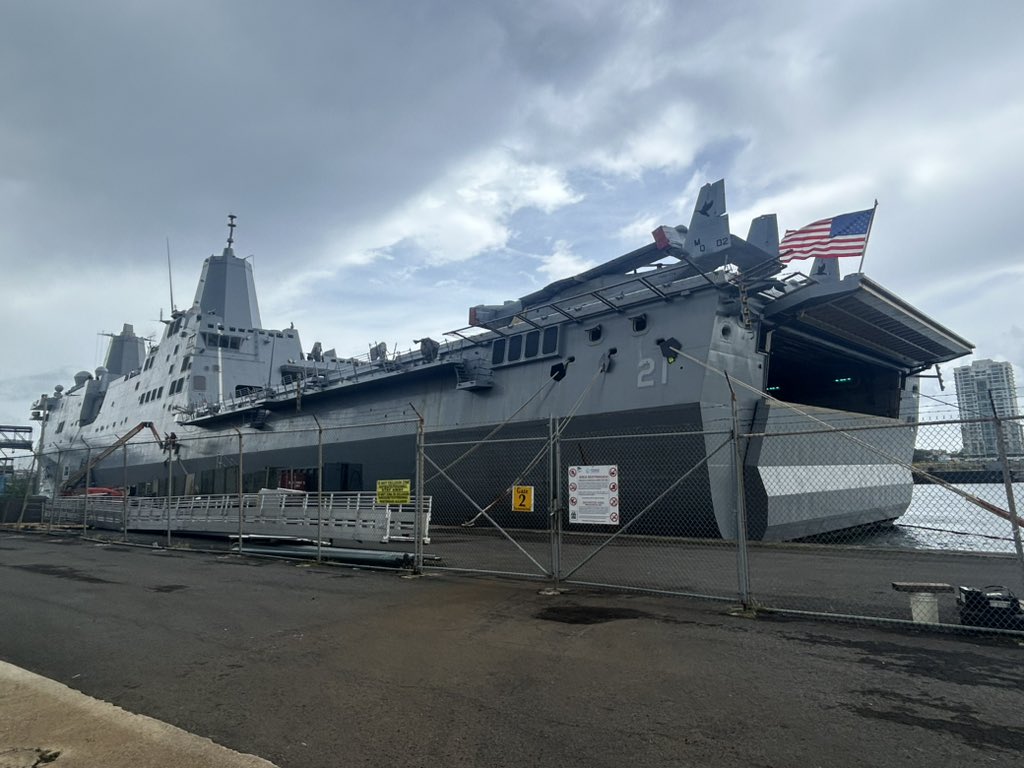 angelecintron's tweet photo. The @USNavy USS New York flying the Puerto Rico flag in it’s stay in the port of San Juan. https://t.co/gYhnST5oaG