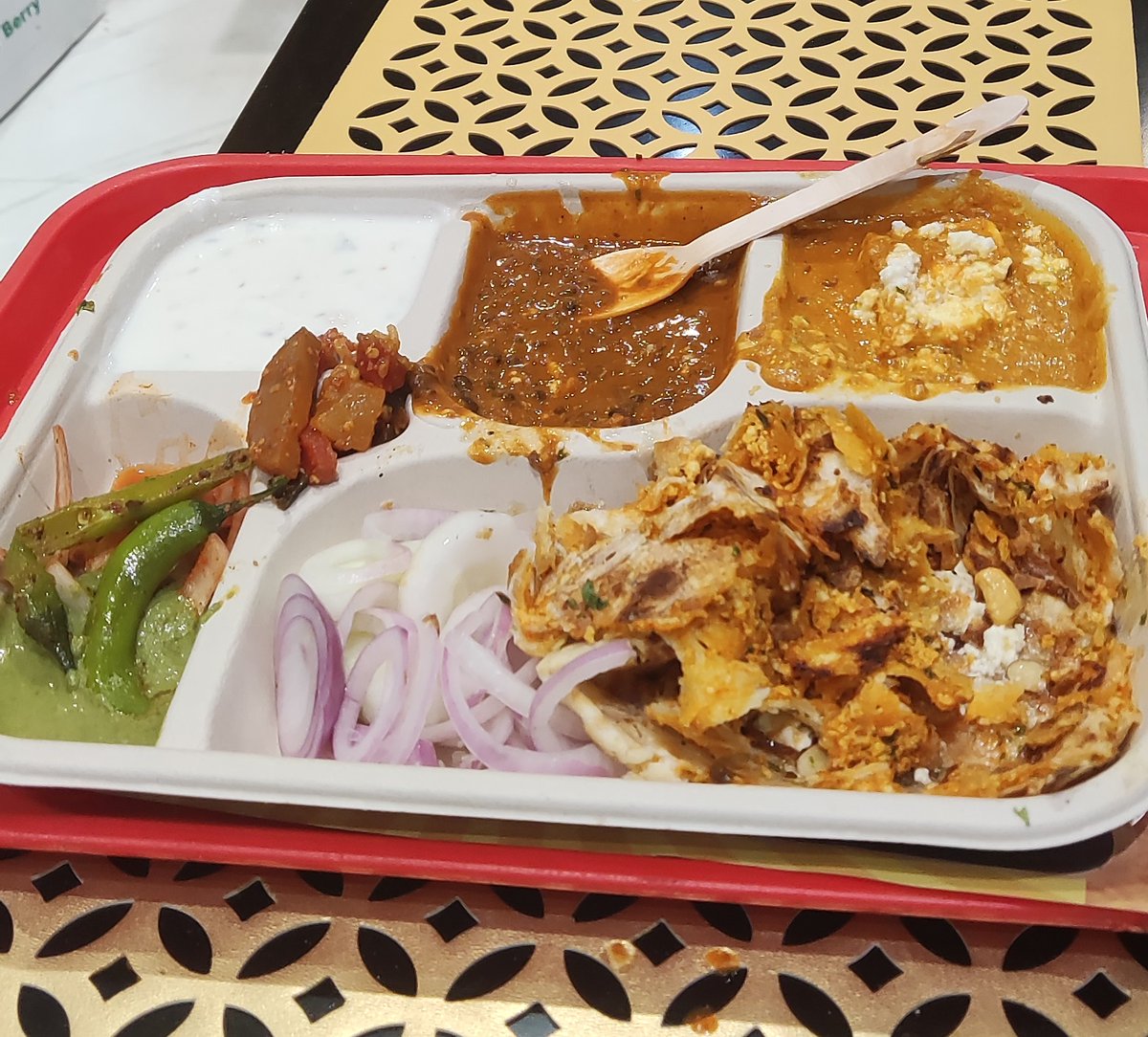 madversity's tweet image. Enjoyed a delicious, rich #churchurnaan thali at #nehruplace on an overcast day. Perfect !
