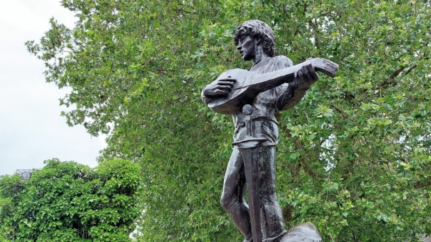 Nieuwe podcast uit over het raadsel van Fulco de Minstreel Wie was hij eigenlijk? #ijsselstein -  zenderstreeknieuws.nl/l/353247