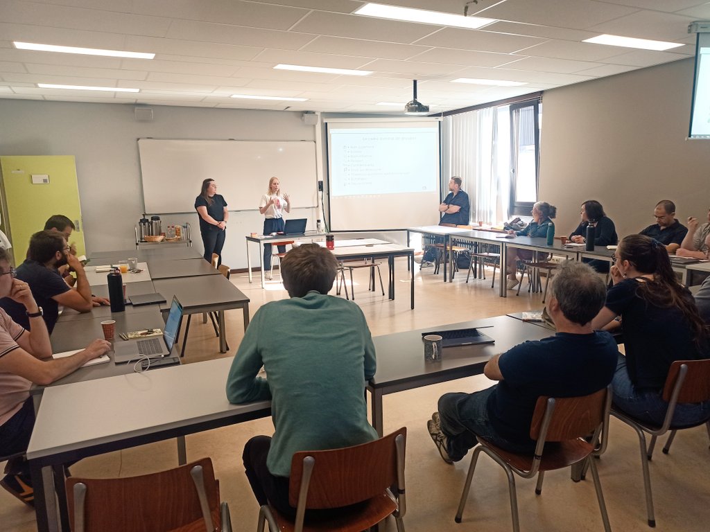 Julie Henry tweet media