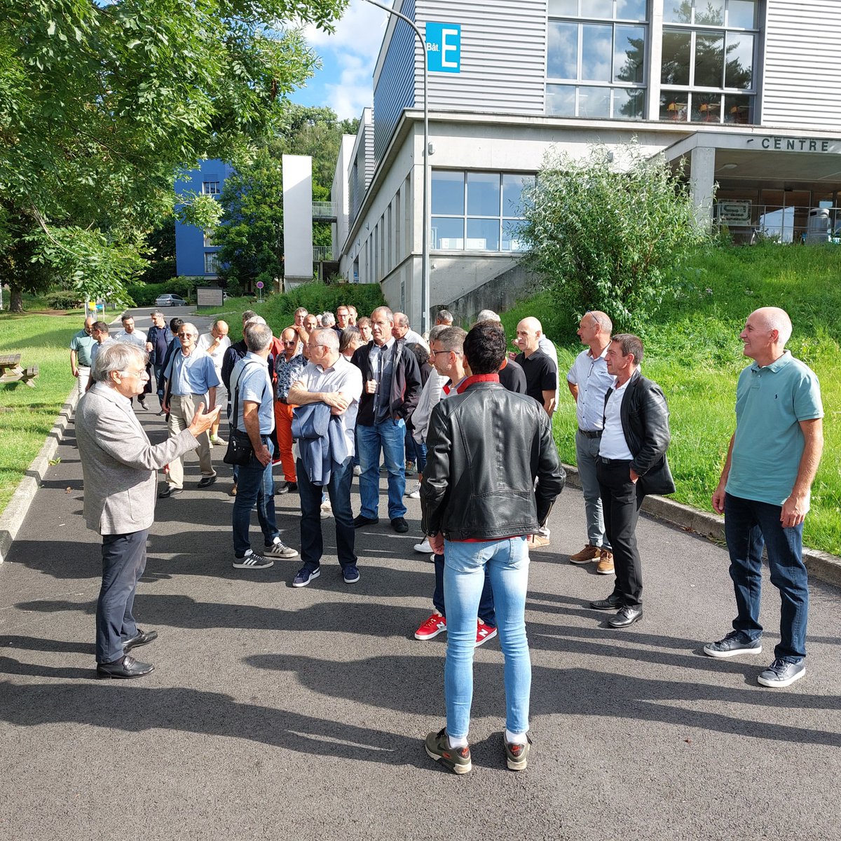 [Promo 1988]

⏪ Le département d'<a href="/HamidBenaabella/">Hamid Benaabella</a> a accueilli la promo 1988 de #GEII. L’occasion de se remémorer de beaux souvenirs et passer un bon moment. #iutsaintetienne #osezliut