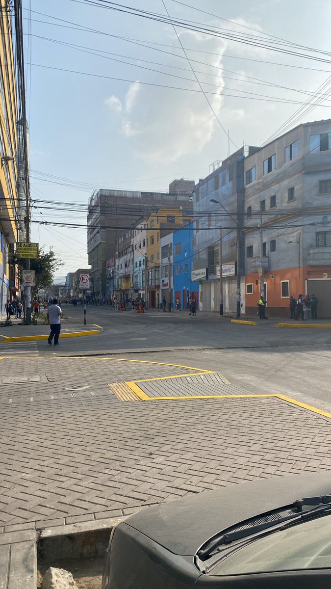 FranjoBaskovic's tweet photo. 🤯 Así luce GAMARRA a estas horas de la mañana tras una exhaustiva operación hacia los "ambulantes".

#Gamarra https://t.co/PczYGM6AP6