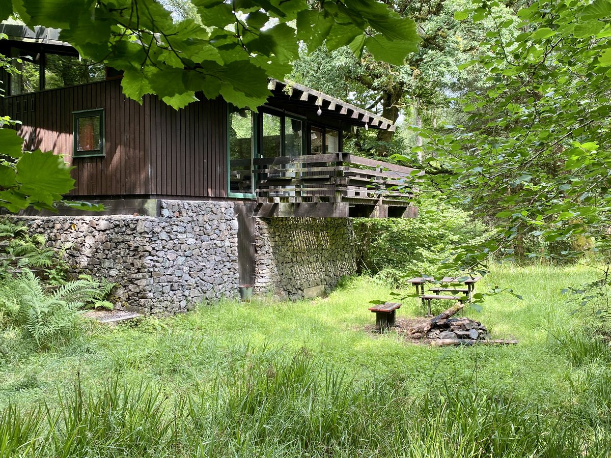 kdanielcomedy's tweet photo. . @scarymaryg Wilson and me loving our wee Loch side cabin 
#lochawe #scotland #weeholiday #dalavich https://t.co/tkml570nkd
