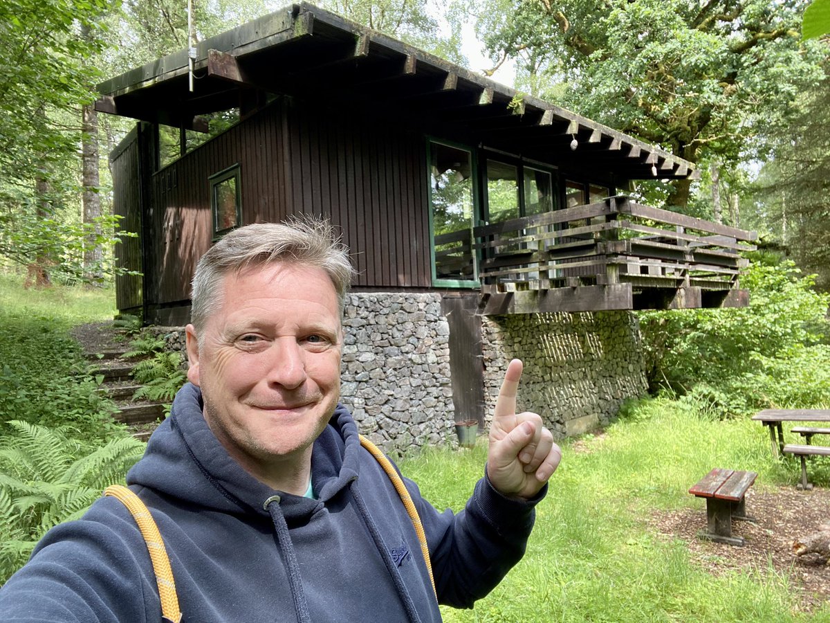 kdanielcomedy's tweet photo. . @scarymaryg Wilson and me loving our wee Loch side cabin 
#lochawe #scotland #weeholiday #dalavich https://t.co/tkml570nkd